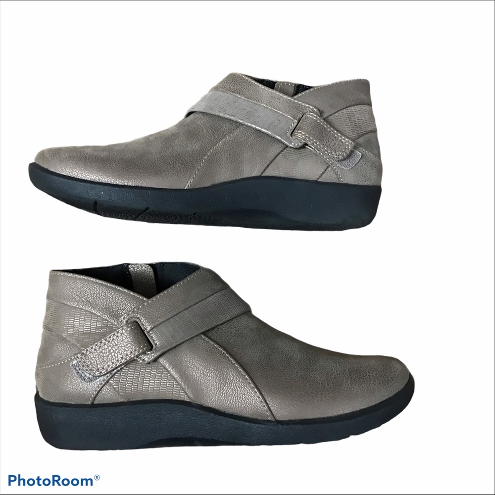 Clark’s Cloudsteppers Sillian Rani Ankle Bootie size 7 Never Worn - Picture 3 of 12